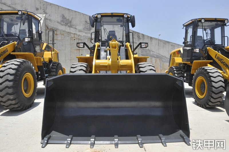 柳工CLG842H装载机整机外观