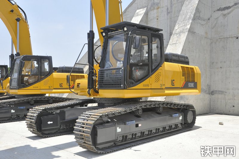 柳工CLG939E挖掘机整机外观