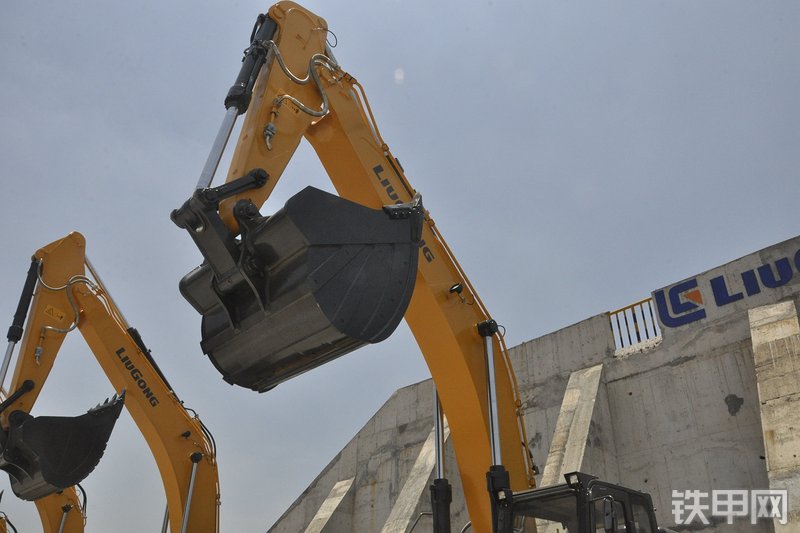 柳工CLG950E挖掘机局部