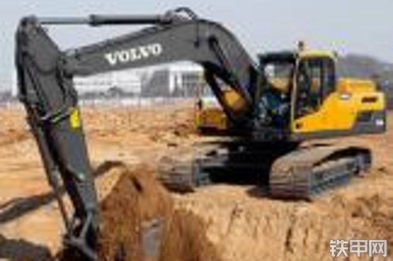 沃尔沃EC250D挖掘机整机外观