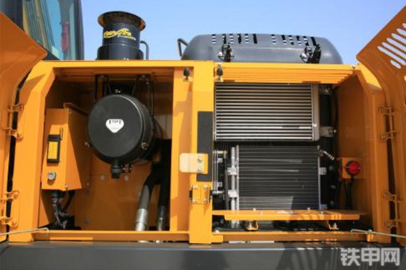 徐工XE215D挖掘机局部