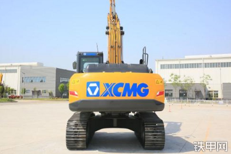 徐工XE215D挖掘机整机外观