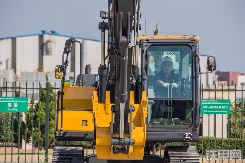 约翰迪尔E140LC挖掘机整机外观