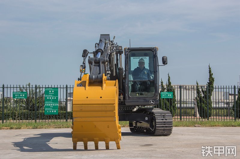 约翰迪尔E140LC挖掘机整机外观