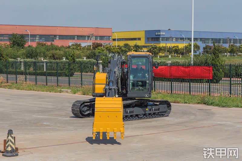 约翰迪尔E140LC挖掘机整机外观