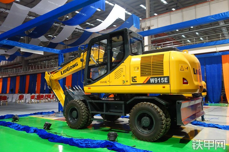 柳工CLGW915E挖掘机整机外观