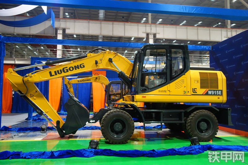 柳工CLGW915E挖掘机整机外观