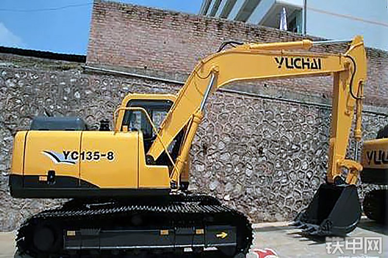 玉柴YC135-8挖掘机整机外观