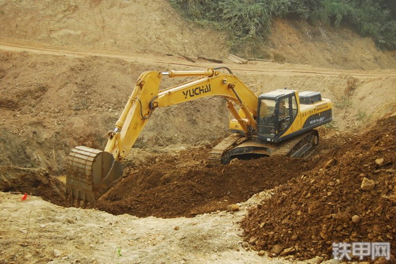 玉柴YC360LC-8挖掘机整机外观