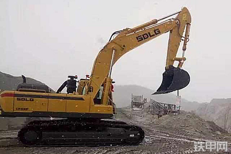 山东临工E6400F挖掘机整机外观