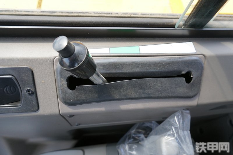 雷沃重工FR60E挖掘机局部