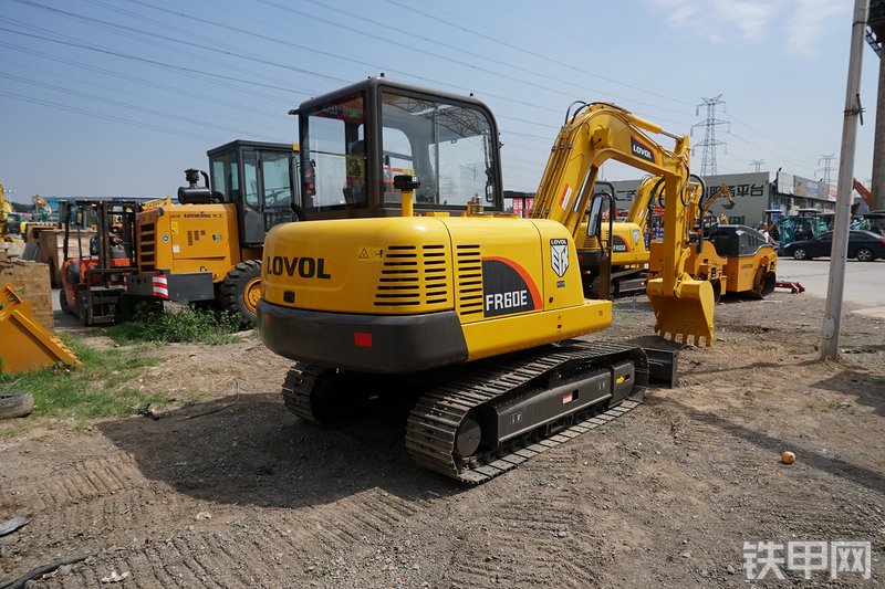 雷沃重工FR60E挖掘机整机外观