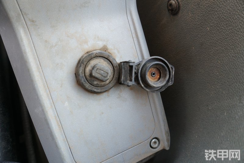 威克诺森EZ28挖掘机局部