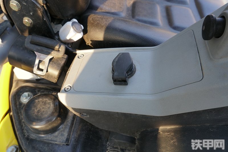 威克诺森EZ28挖掘机局部