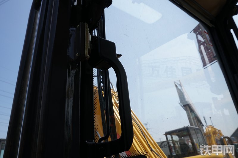 雷沃重工FR65E挖掘机局部