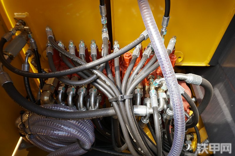 雷沃重工FR60E挖掘机局部