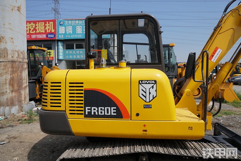 雷沃重工FR60E挖掘机整机外观