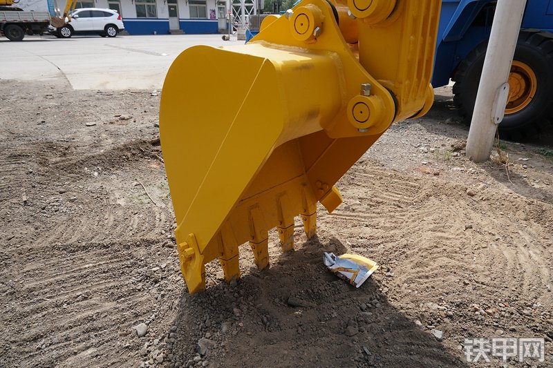 雷沃重工FR60E挖掘机局部