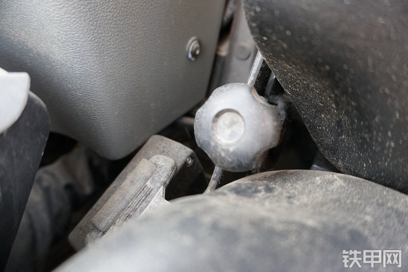 威克诺森EZ28挖掘机局部