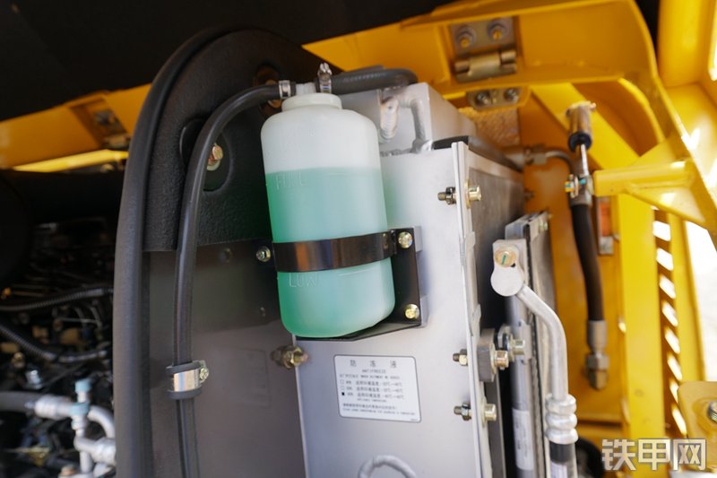 雷沃重工FR60E挖掘机局部