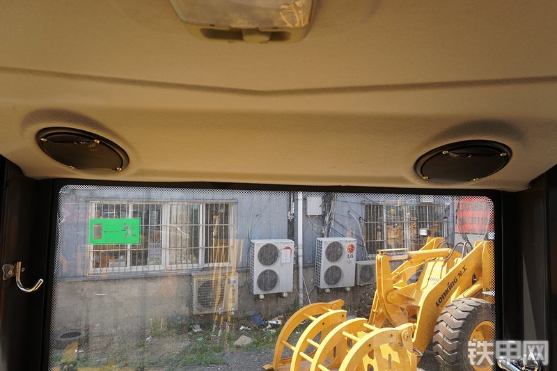 雷沃重工FR65E挖掘机局部