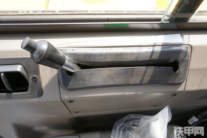 雷沃重工FR65E挖掘机局部