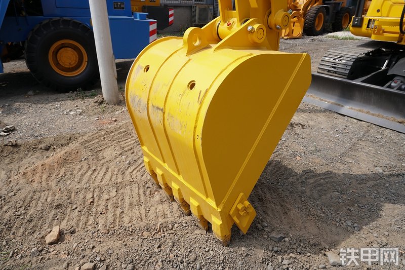 雷沃重工FR60E挖掘机局部