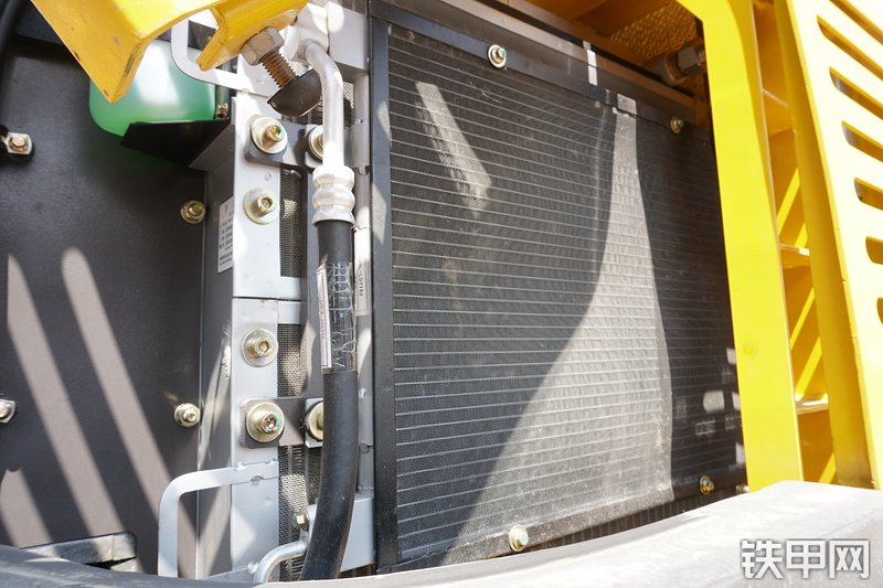 雷沃重工FR65E挖掘机局部