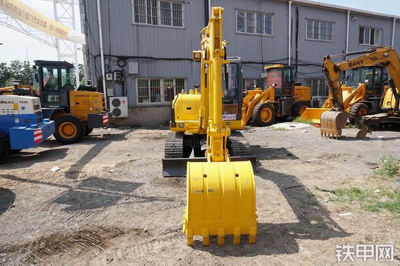 雷沃重工FR65E挖掘机整机外观