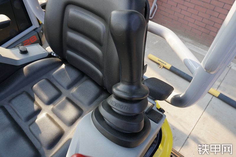 威克诺森EZ17挖掘机局部