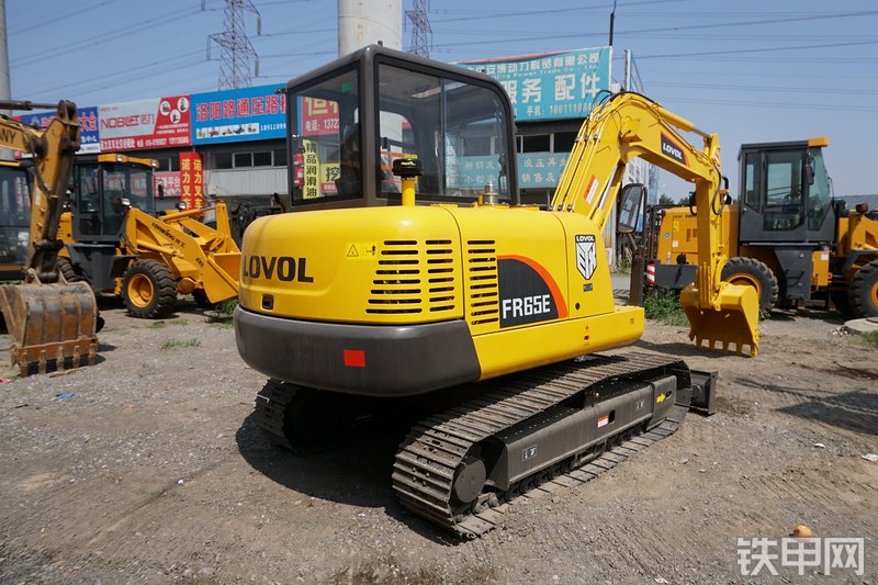 雷沃重工FR65E挖掘机整机外观