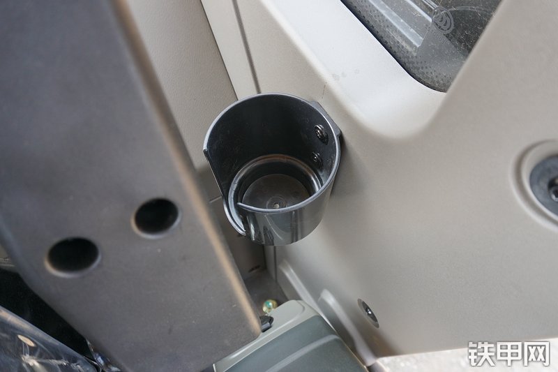 雷沃重工FR65E挖掘机局部