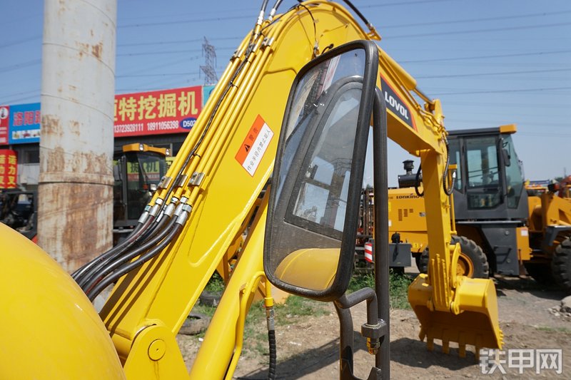 雷沃重工FR65E挖掘机局部