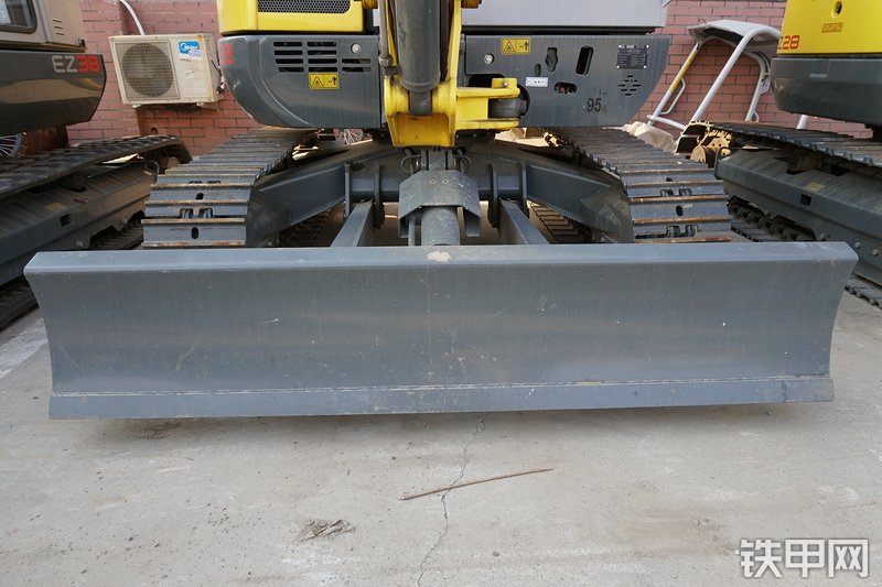 威克诺森EZ38挖掘机局部