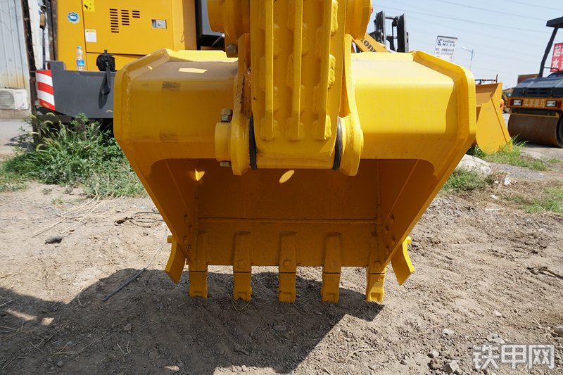 雷沃重工FR65E挖掘机局部