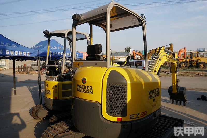 威克诺森EZ28挖掘机整机外观