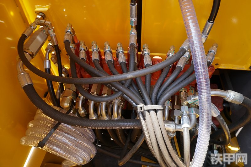 雷沃重工FR65E挖掘机局部