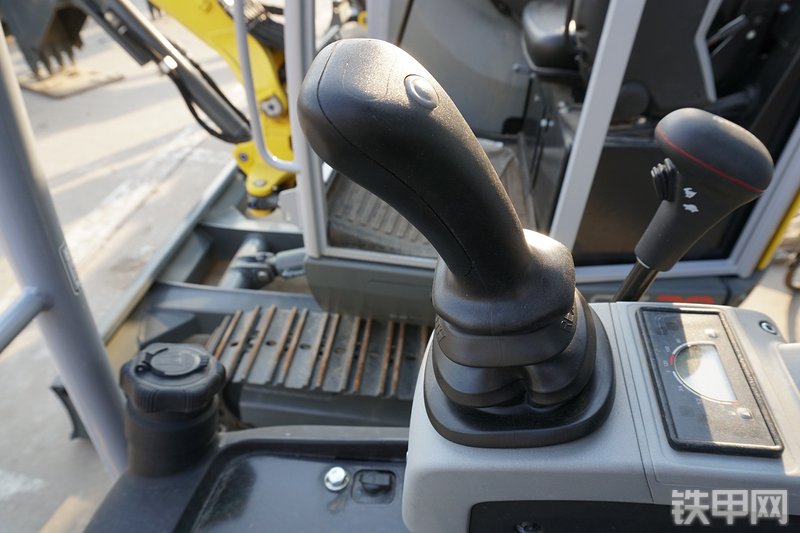 威克诺森EZ17挖掘机局部