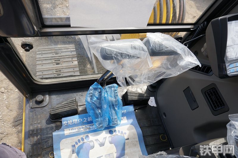 雷沃重工FR60E挖掘机局部