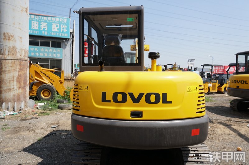 雷沃重工FR65E挖掘机整机外观