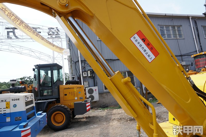 雷沃重工FR60E挖掘机局部