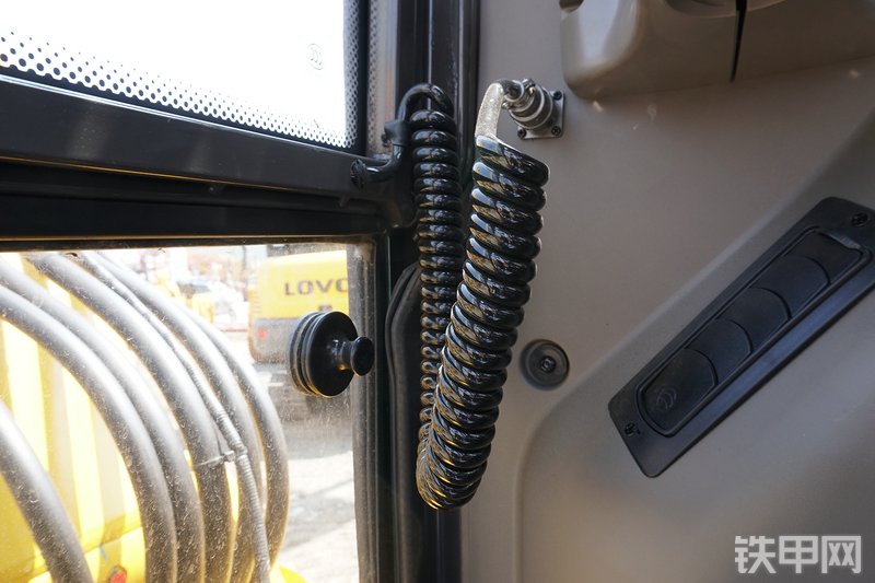 雷沃重工FR65E挖掘机局部