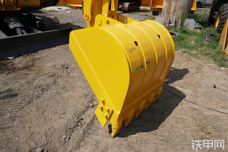 雷沃重工FR65E挖掘机局部