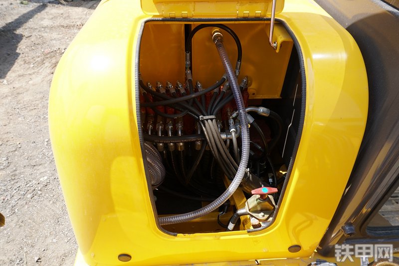 雷沃重工FR65E挖掘机局部