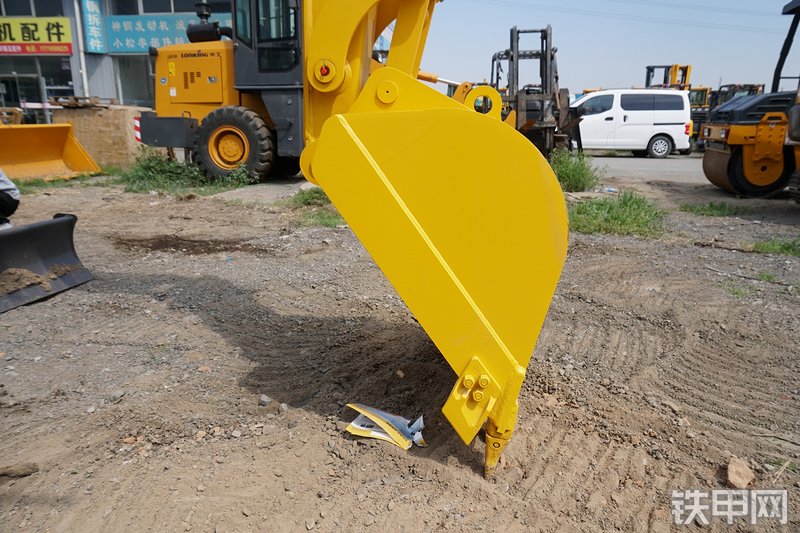 雷沃重工FR60E挖掘机局部