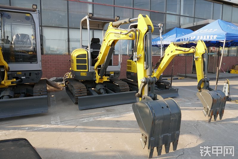 威克诺森EZ28挖掘机整机外观