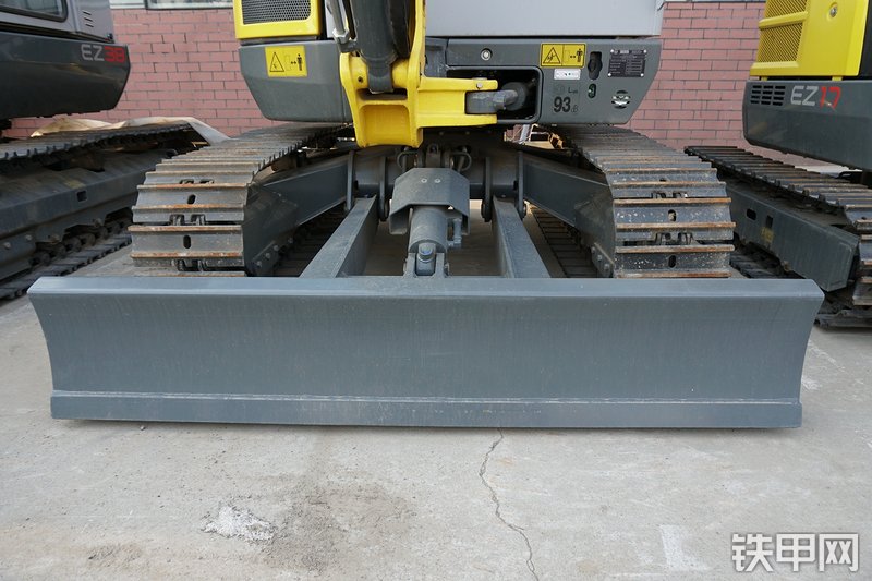 威克诺森EZ28挖掘机局部