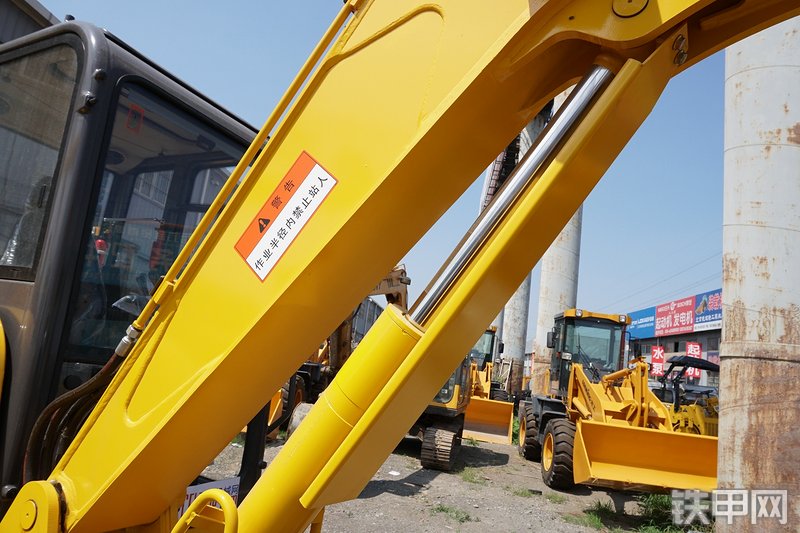 雷沃重工FR65E挖掘机局部