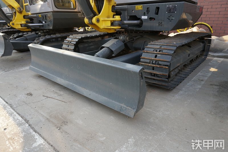 威克诺森EZ38挖掘机局部