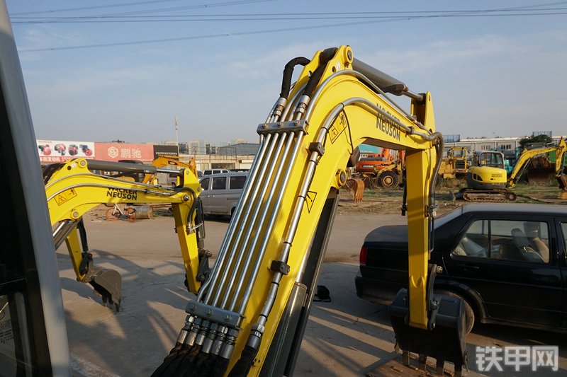 威克诺森EZ38挖掘机局部